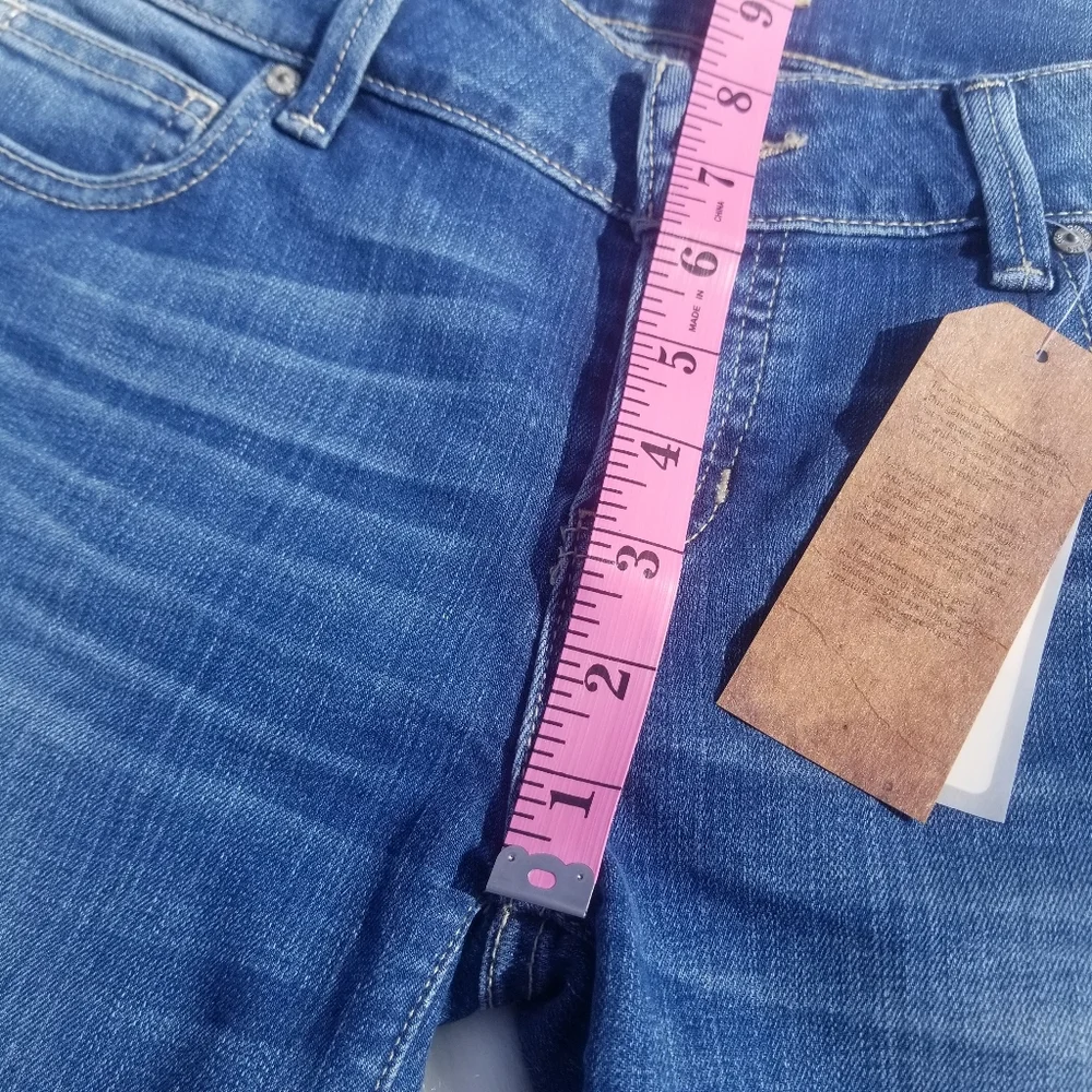 Guess NWT NEW Jean Shorts size 27 denim raw hem summer designer Distressed
